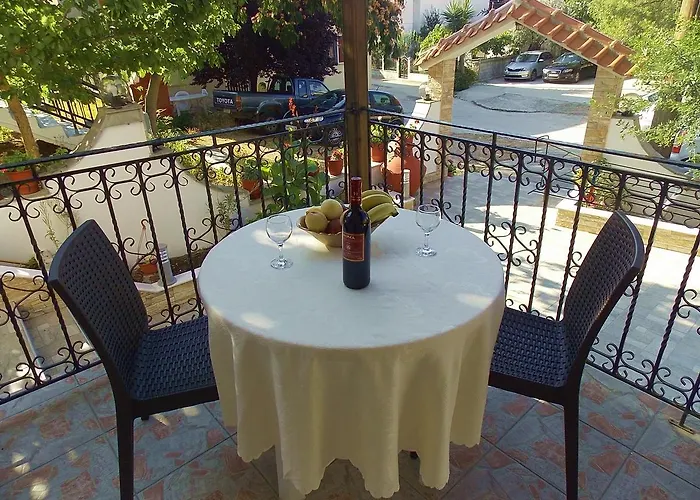 Kentia Skála Marión